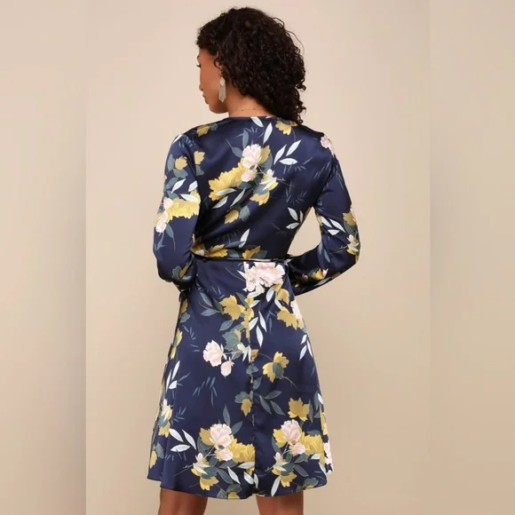 💐 Lulu’s “Love Is Life” Navy Floral Print Satin Wrap Dress - Picture 3 of 10